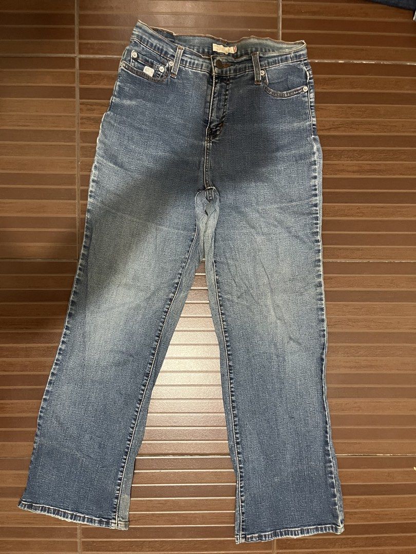 Levi's Perfectly Slim Boot Cut Jeans (Category: Jeans) located in Manila. Submitted by cypher05 (Listing ID 1462615586, Image 1). Description: - Classic blue Levi's jeans - Boot cut style - Slim fit through hip and thigh - Medium wash denim - Staple wardrobe item - Versatile for casual or dressed-up looks - Button and zip closure - Five-pocket styling.