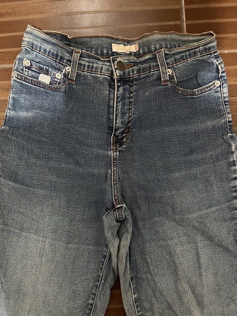 Levi's Perfectly Slim Boot Cut Jeans (Category: Jeans) located in Manila. Submitted by cypher05 (Listing ID 1462615586, Image 2). Description: - Classic blue Levi's jeans - Boot cut style - Slim fit through hip and thigh - Medium wash denim - Staple wardrobe item - Versatile for casual or dressed-up looks - Button and zip closure - Five-pocket styling.