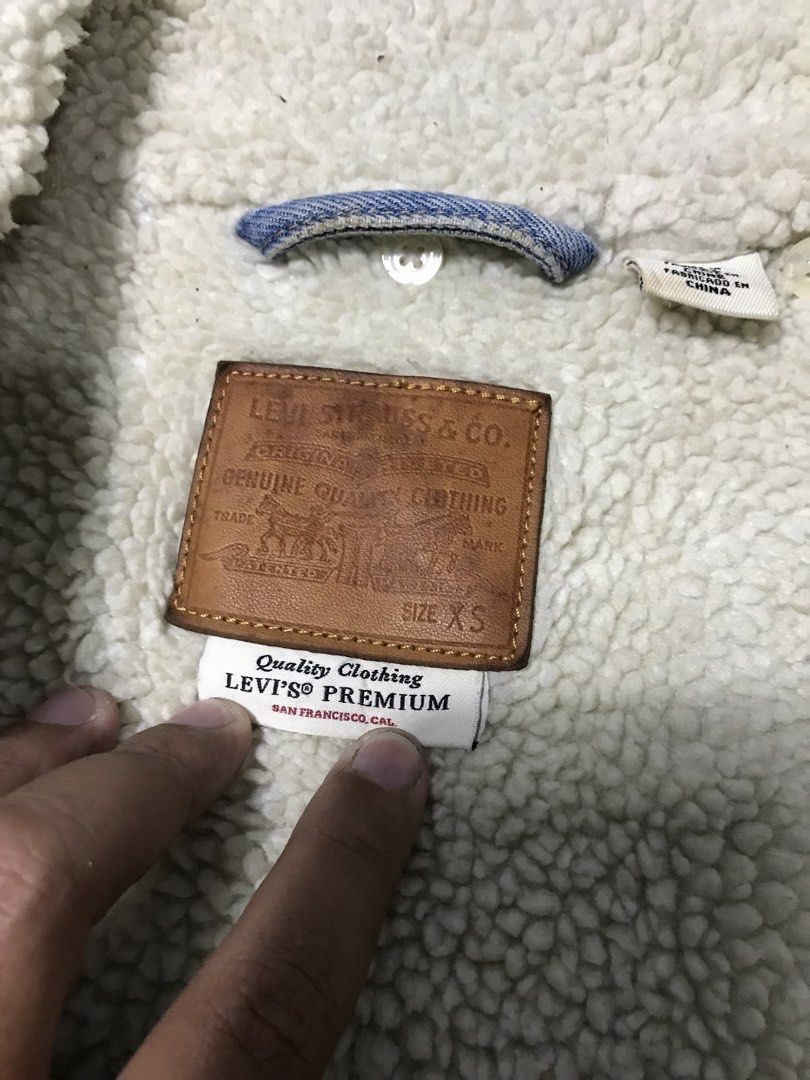 Levi’s sherpa distressed denim jacket (Category: Coats, Jackets and Outerwear) located in Manila. Submitted by boombapthrift (Listing ID 1462588426, Image 3). Description: width 23 length 25.