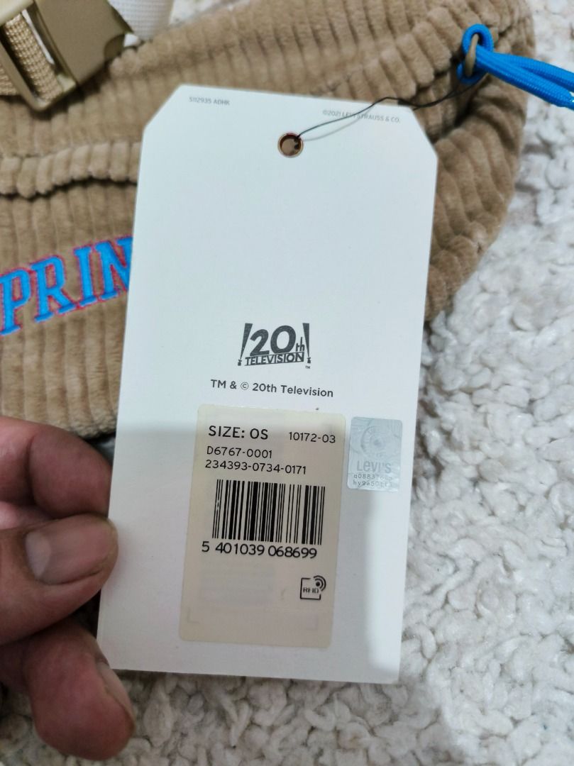 Levis Simpsons Waistpack Belt Bag (Category: Cross-body Bags) located in Caloocan City. Submitted by adidaszler (Listing ID 1462595413, Image 3). Description: .