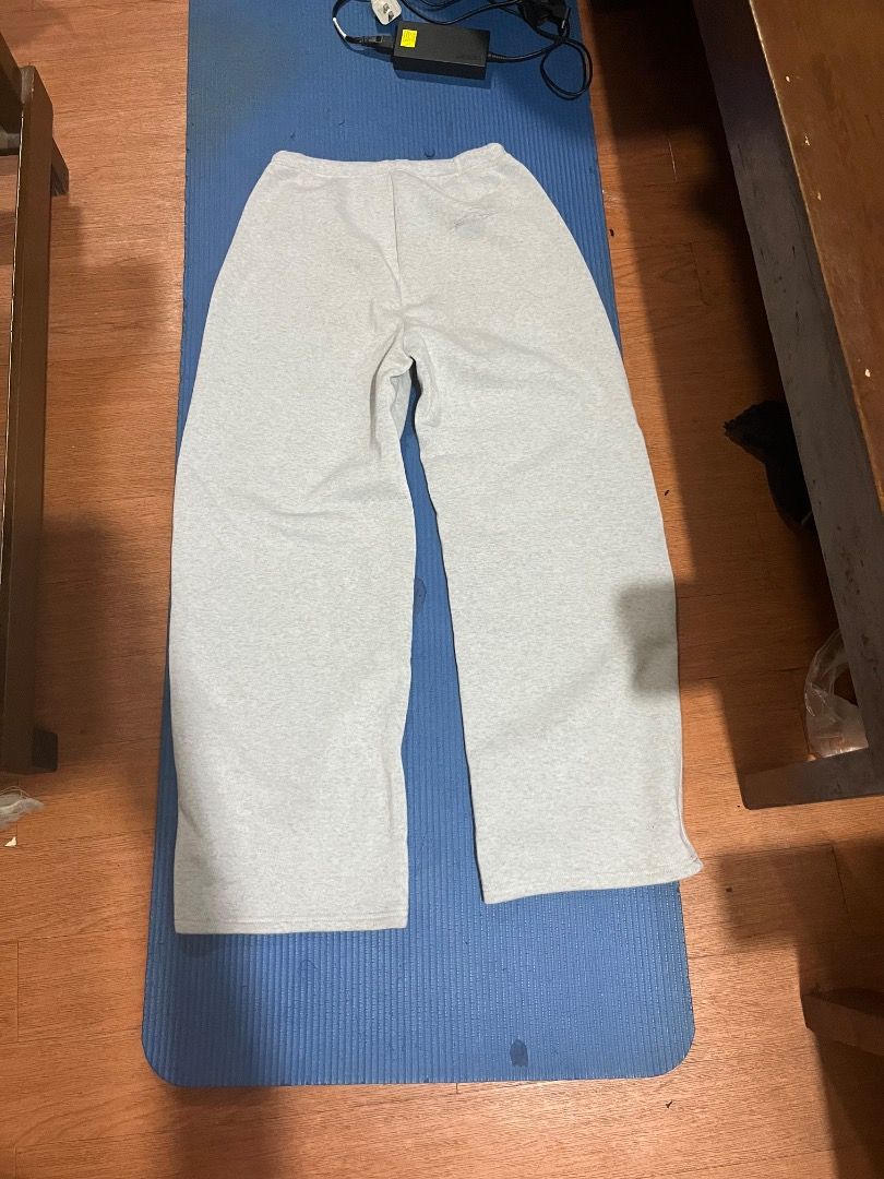 Light Grey Sweatpants (Category: Joggers) located in Quezon City. Submitted by freepenguin.23e658 (Listing ID 1462611724, Image 1). Description: there’s a few stain from a ballpen but surely it can easily be erased, bought this from shein and it costs me around 500 but its too long for it to fit me. size is (40 inch’s ) long and (14inchs) wide. Comfortable light grey sweatpants. Loose fit, great for lounging or casual wear. Elastic waistband for 