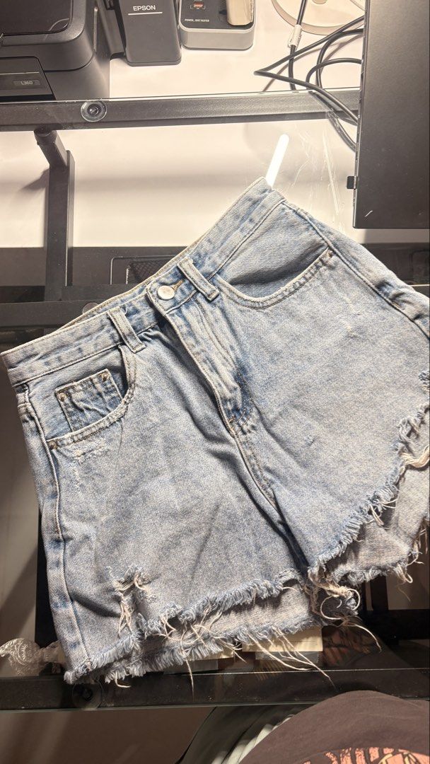 Light Washed Denim Shorts (Category: Shorts) located in Manila. Submitted by declutterbymiks (Listing ID 1462651532, Image 1). Description: Denim Shorts Size : 25-26 inch ( waist ) Color : light wash Condition : Used .