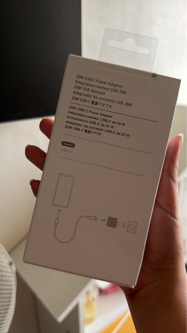 lightning charger set with 20w adapter (Category: Chargers & Cables) located in Pasig City. Submitted by aurae.clo (Listing ID 1462674710, Image 2). Description: set cord and adapter 20w fast charging.