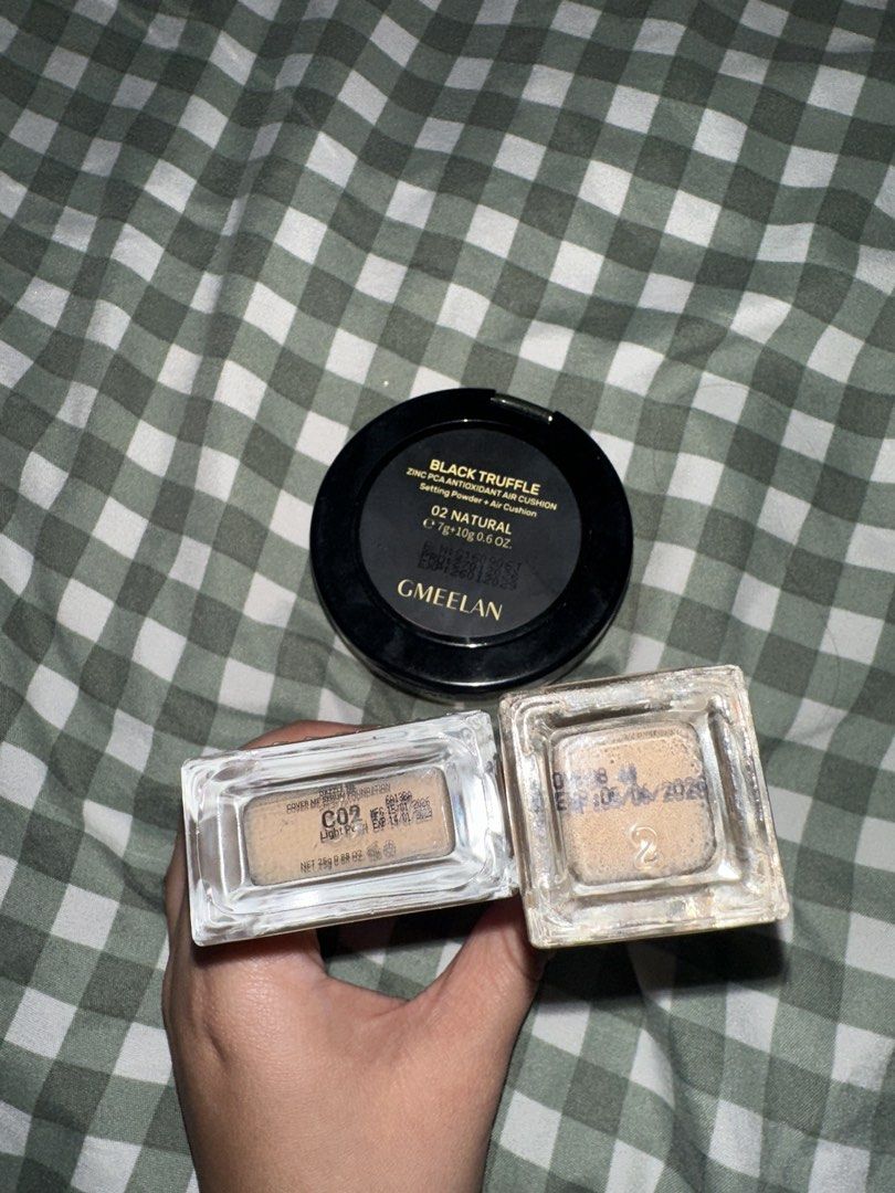 Liquid foundation dazzle me gmeelan otwoo (Category: Makeup) located in Antipolo. Submitted by wornbyada (Listing ID 1462565089, Image 2). Description: Dazzle me light pearl 90% 199 only Gmeelan cushion in shade natural Liquid 90% powder 80% 199 only Bundle for 500 pesos O.two.o shade #4 warm sand.