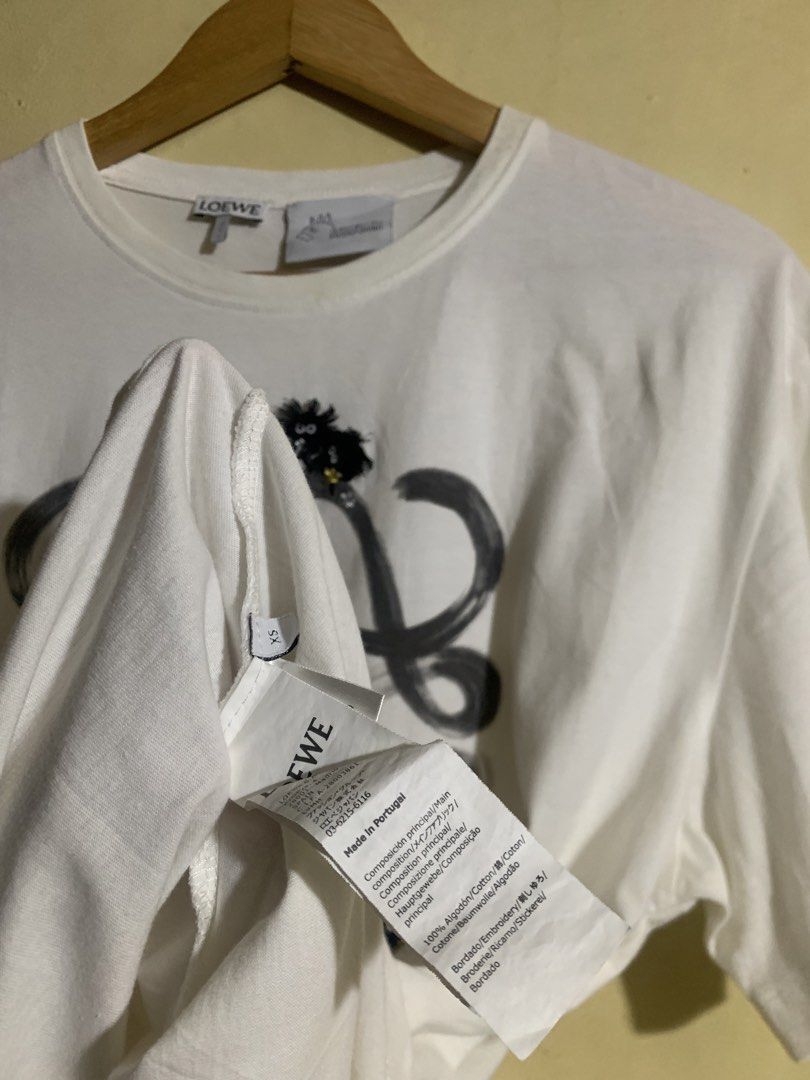 Loewe (Category: Luxury Apparel) located in Legazpi City. Submitted by casanibrah33153 (Listing ID 1462584016, Image 3). Description: Dimes: 21x27 Colorrate: 9.7/10 Excellent condition .