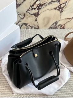(Category: ) located in . Submitted by luxe.storee (Listing ID 1462582311, Image 1). Description: .