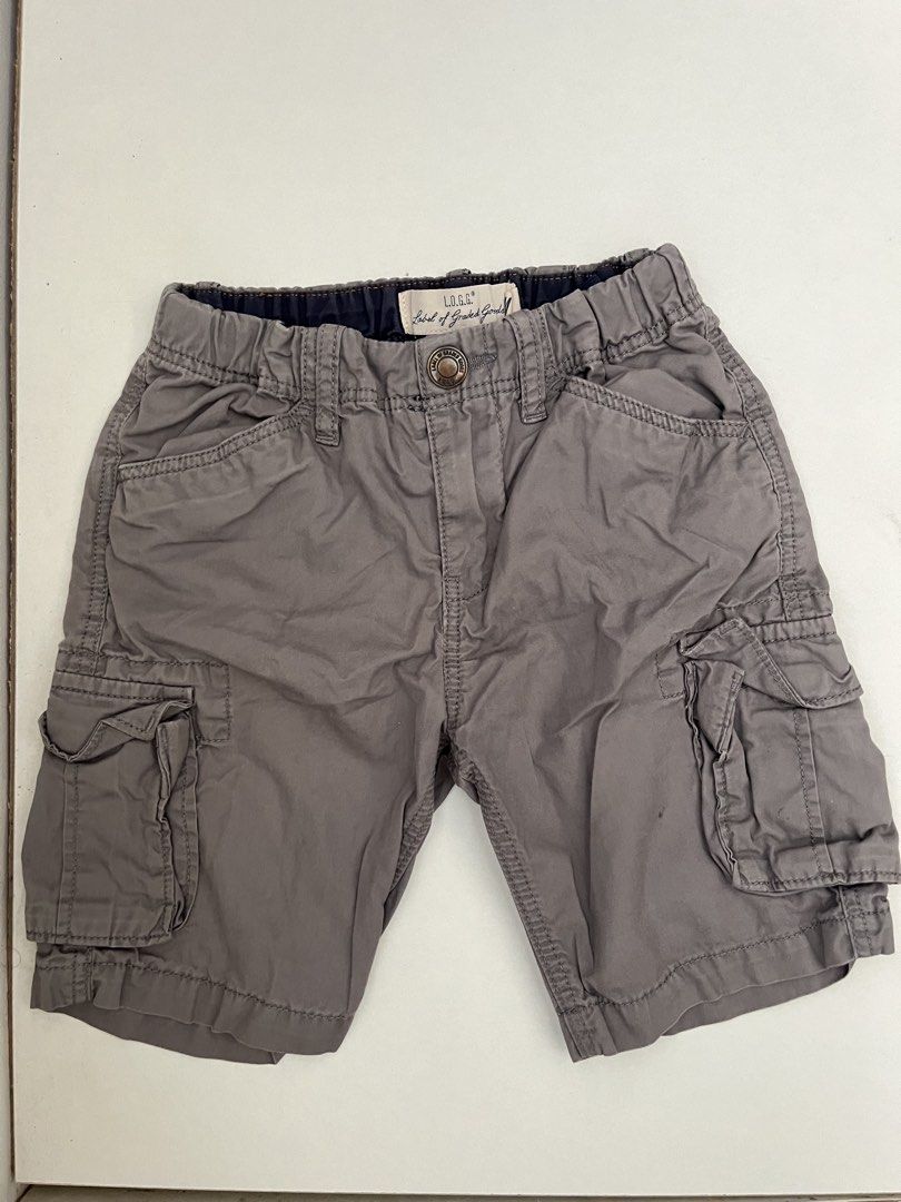 L.O.G.G. Grey Cargo Shorts (Category: Shorts) located in Las Pinas. Submitted by chelcie.sindhy (Listing ID 1462457376, Image 1). Description: - Grey cargo shorts from L.O.G.G. - Elastic waistband with button and zip closure - Multiple pockets on front and sides - Ideal for everyday wear or outdoor activities - Comfortable fit.