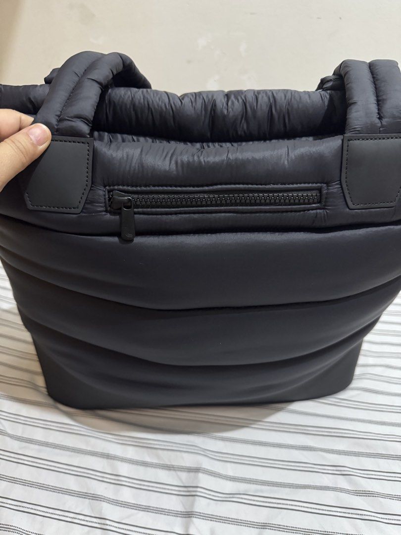 Lole Puffer Tote bag (Category: Announcements) located in Quezon City. Submitted by branded_jo (Listing ID 1462678057, Image 3). Description: Lole Puffer Tote Bag Color Black Large Size Brand new with tag Bought in Canada Lalamove Ready.