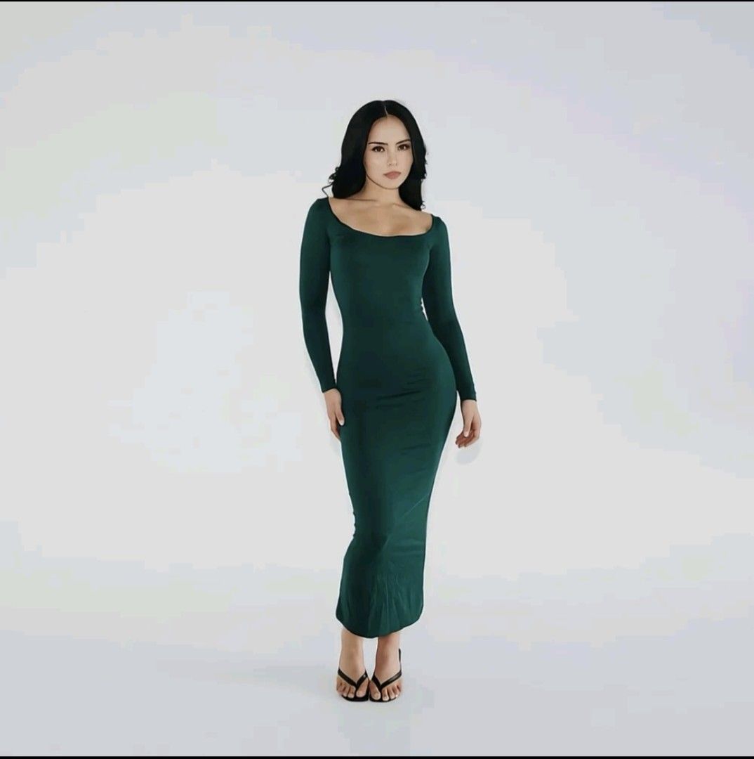 Long Sleeve Fitted Maxi Dress - Deep Green (Category: Dresses) located in Manila. Submitted by m.azraelle (Listing ID 1462587459, Image 1). Description: - Deep green long sleeve maxi dress - Very form-fitting and stretchy material - Elegant square neckline - Ankle length - Ideal for a night out or special occasion - Flattering and stunning look reason for selling: wrong size.