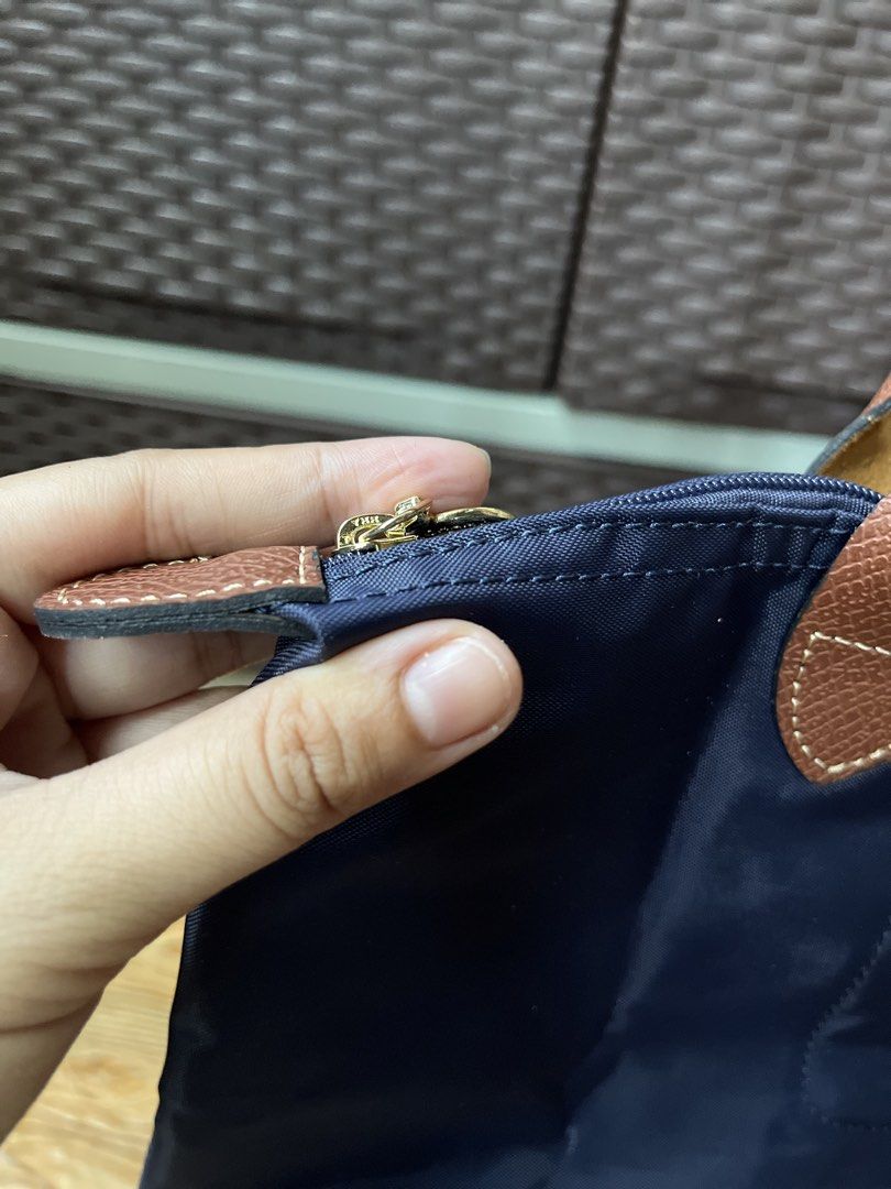 Longchamp longhandle navy blue (Category: Shoulder Bags) located in San Jacinto. Submitted by kellysthrift_ (Listing ID 1462539472, Image 3). Description: Navy blue longchamp.