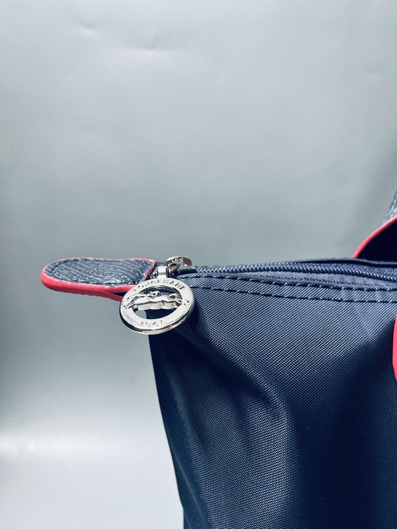 Longchamp navy blue (Category: Tote Bags) located in San Jacinto. Submitted by kellysthrift_ (Listing ID 1462542172, Image 2). Description: Longchamp navy blue.
