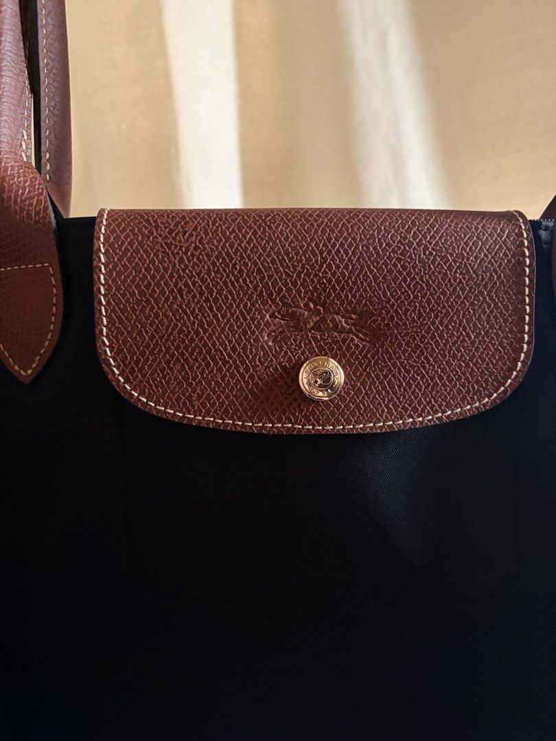 Longchamp preloved large long handle black (Category: Tote Bags) located in Bacolod City. Submitted by poppylouri.ph (Listing ID 1462510452, Image 2). Description: Authentic. Like new. Longchamp large long handle le pliage black. No flaws. MOP: Gcash, gotyme bank or BPI only! NO COD. SF c/o buyer. .