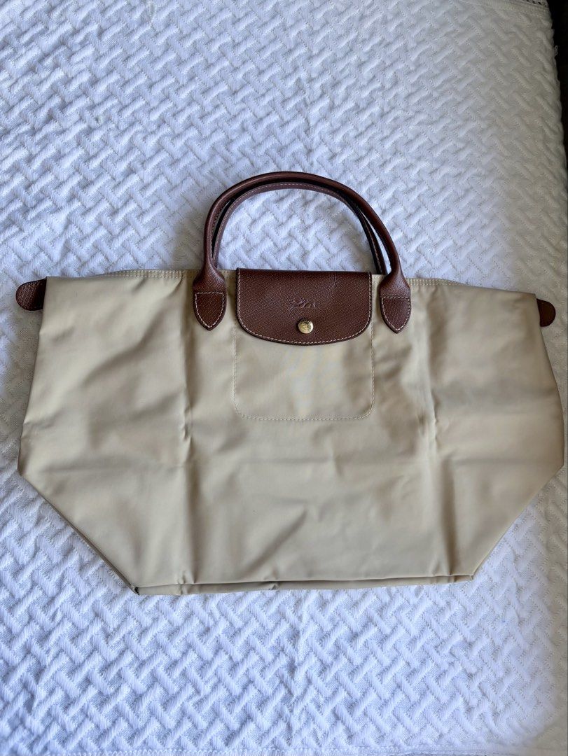 Longchamp preloved medium short handle beige (Category: Tote Bags) located in Bacolod City. Submitted by poppylouri.ph (Listing ID 1462455081, Image 1). Description: Authentic. Rare find LC MSH beige. Good condition. Sf shoulder by buyer. MOP: GOTYME BANK, GCASH or BPI only. NO COD. Pay now, ship tomorrow. .