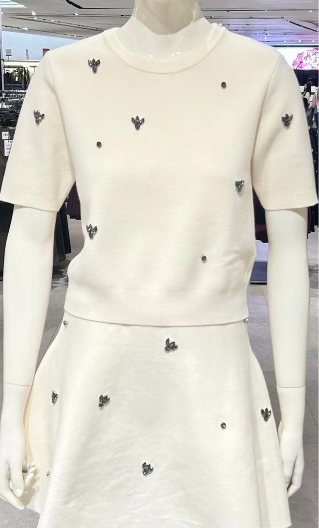 LOOKING FOR THIS ZARA TOP IN SIZE SMALL (Category: Longsleeves) located in Vigan. Submitted by prelovedluxauthentic (Listing ID 1462600300, Image 1). Description: - Cream knit sweater top - Short sleeves and mock neck - All-over sparkly bee-like embellishments - Perfect for a dressy casual outfit - Comfortable knit fabric.