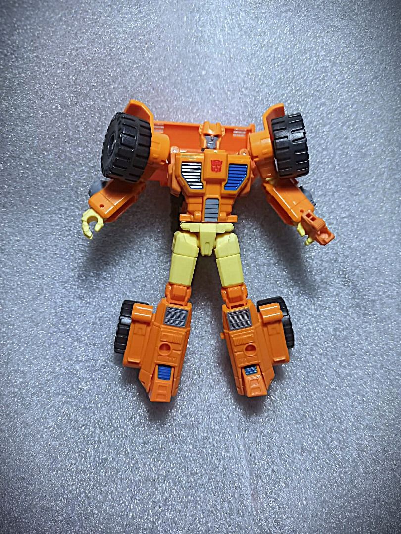 Loose SCOOP Deluxe Class Hasbro Autobot Transformers (Category: Action & Battle Toys) located in Pasay City. Submitted by Chariselyn (Listing ID 1462642690, Image 2). Description: Loose SCOOP (500+sf) Deluxe Class Hasbro Autobot Transformers Series: Generations - Thrilling 30th Anniversary, 2013 Scale: 6 inches Stock: 1 Box Condition: No box Issues: 0 Accessories: no weapons, no manual Mode of Payment: GCash or through your rider Shipping options
