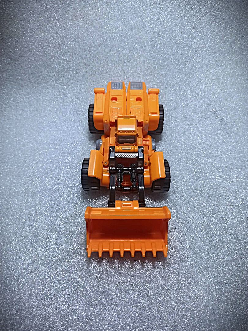 Loose SCOOP Deluxe Class Hasbro Autobot Transformers (Category: Action & Battle Toys) located in Pasay City. Submitted by Chariselyn (Listing ID 1462642690, Image 3). Description: Loose SCOOP (500+sf) Deluxe Class Hasbro Autobot Transformers Series: Generations - Thrilling 30th Anniversary, 2013 Scale: 6 inches Stock: 1 Box Condition: No box Issues: 0 Accessories: no weapons, no manual Mode of Payment: GCash or through your rider Shipping options