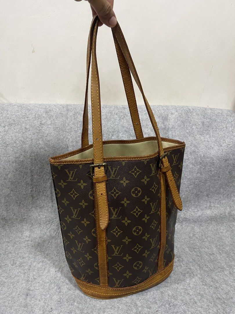 louis vuitton (Category: Luxury Bags & Wallets) located in Calamba. Submitted by thriftingoverload (Listing ID 1462460663, Image 1). Description: plus shipping fee.