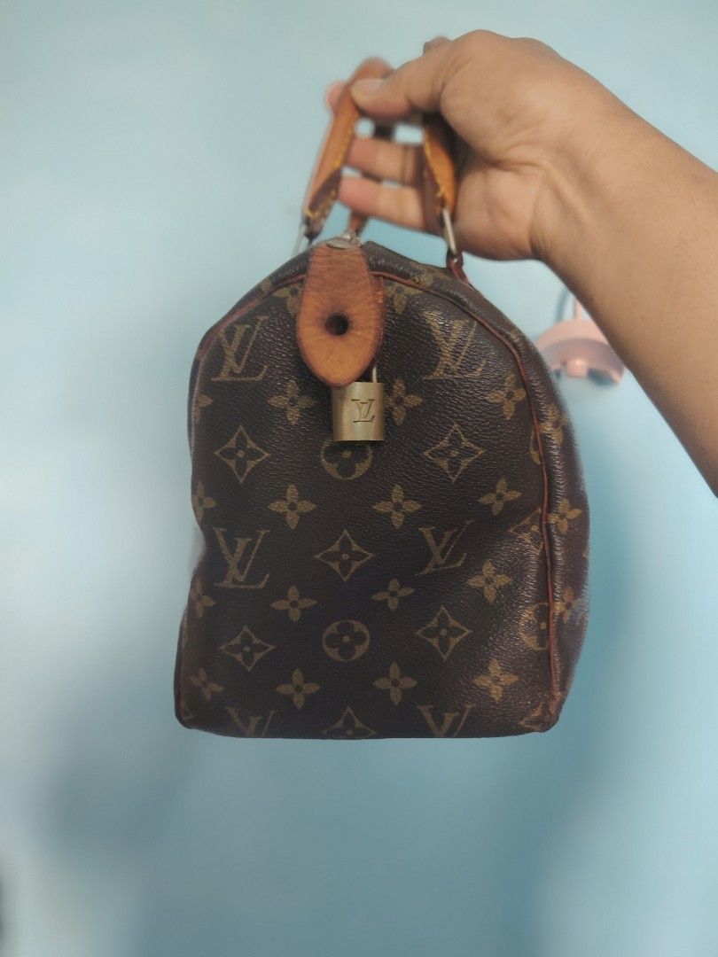Louis Vuitton (Category: Tote Bags) located in Manila. Submitted by del96 (Listing ID 1462477272, Image 3). Description: Minimal sign of usage.