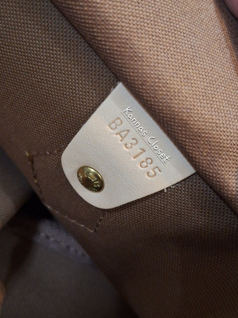 Louis Vuitton Monogram Speedy Bag (Category: Luxury Bags & Wallets) located in Taguig. Submitted by criskana85 (Listing ID 1462580048, Image 2). Description: - Authentic Louis Vuitton Speedy Bag - Classic Monogram Canvas with Vachetta Leather Trim - Made in France - Serial Number: BA3185 - Zipper Closure - Gold Hardware - Ideal for Everyday Use.