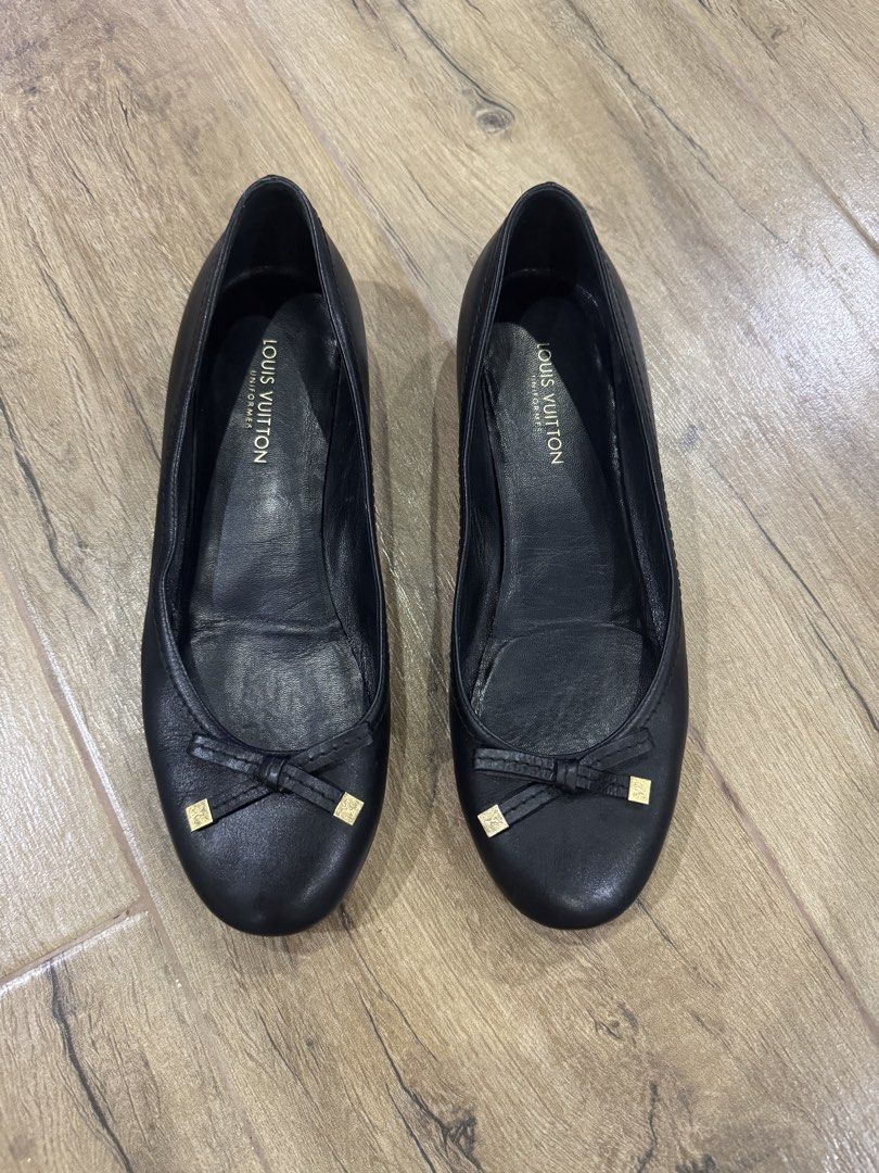 Louis Vuitton “Uniformes” Bow Ballet Flats (Category: Sneakers & Footwear) located in Quezon City. Submitted by eyabanana08 (Listing ID 1462594435, Image 1). Description: - black leather - outsole stitching still good - authentic - not super worn - size is us 8, 26 cm, .