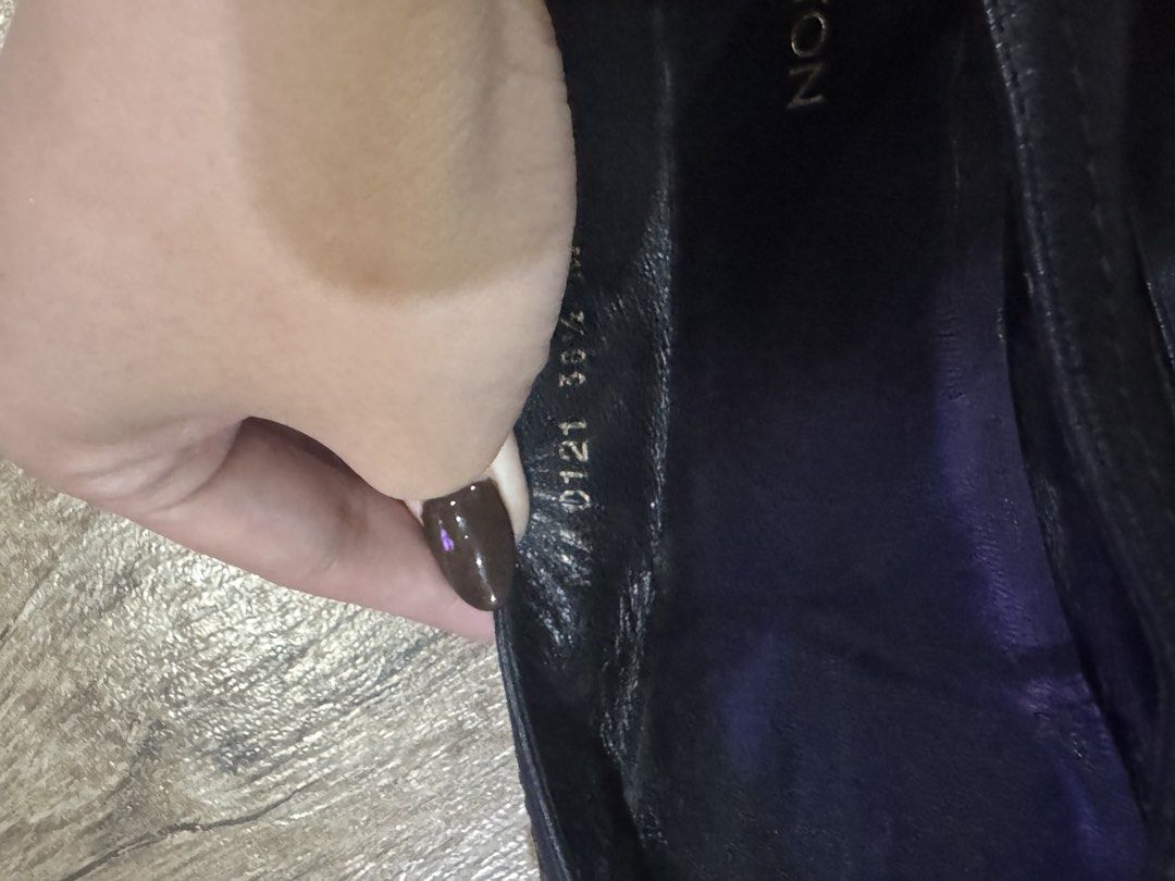 Louis Vuitton “Uniformes” Bow Ballet Flats (Category: Sneakers & Footwear) located in Quezon City. Submitted by eyabanana08 (Listing ID 1462594435, Image 3). Description: - black leather - outsole stitching still good - authentic - not super worn - size is us 8, 26 cm, .