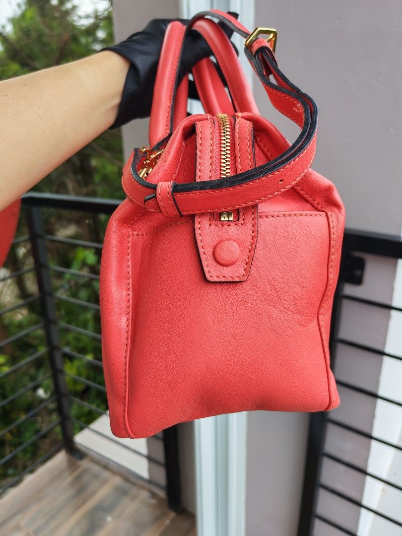 Lovcat Two way bag (Category: Tote Bags) located in Baguio. Submitted by north.archive (Listing ID 1462492946, Image 2). Description: .