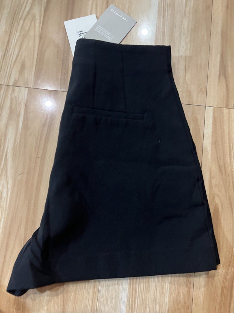 Love bonito (Category: Shorts) located in Lipa City. Submitted by thyra06 (Listing ID 1462559855, Image 3). Description: Love bonito bnwt size 30/32 highwaist shorts soo pretty🖤🖤🖤.