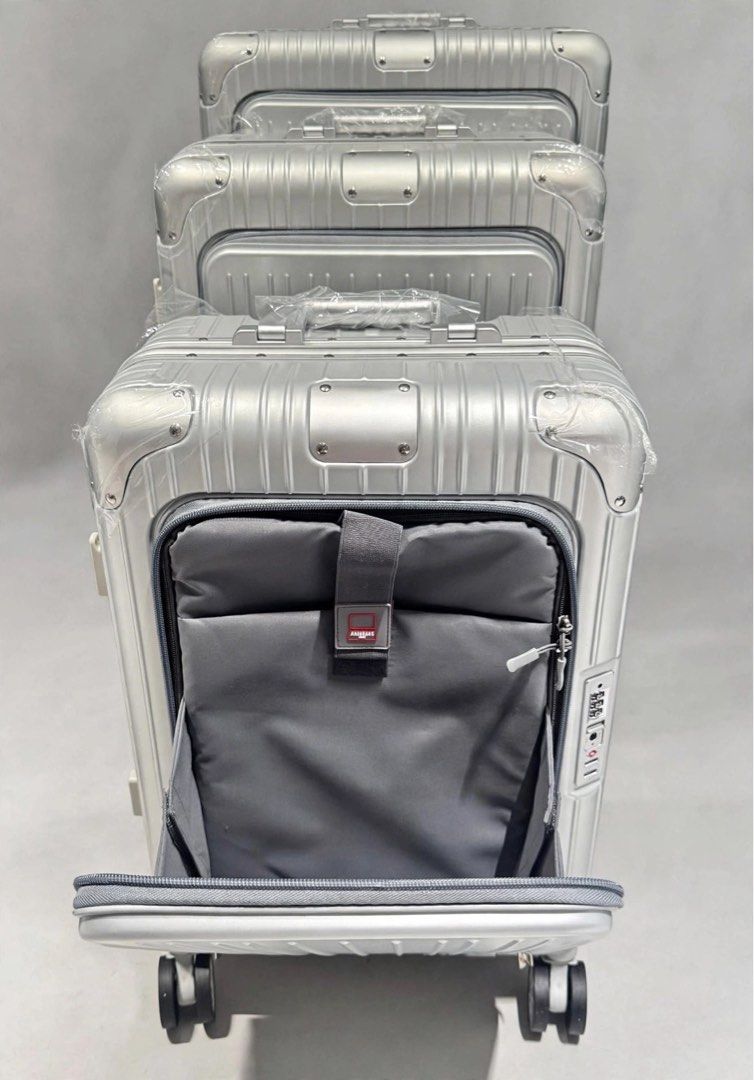 Luggage with Laptop Compartment (Category: Luggage) located in Manila. Submitted by fierceocean.cf2a46 (Listing ID 1462631140, Image 1). Description: .