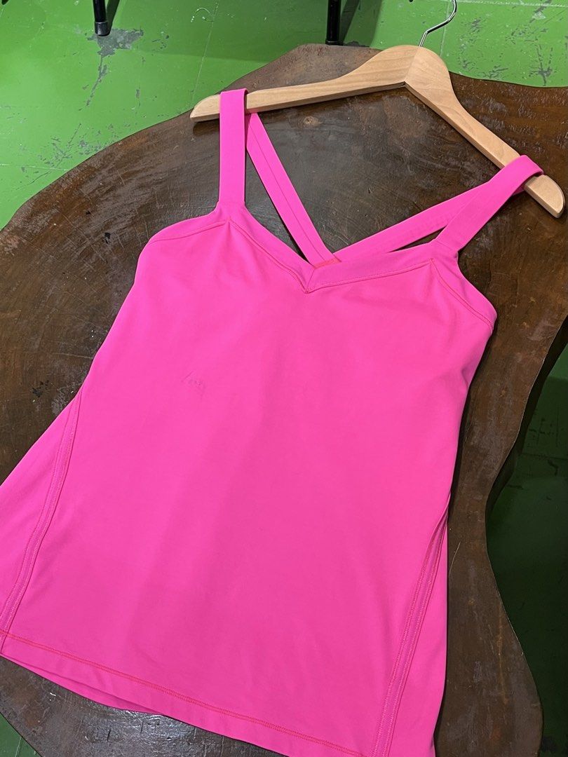 Lululemon athletic tank top (Category: Activewear) located in Lucban. Submitted by rep.rznt (Listing ID 1462635558, Image 3). Description: Size: 10 sticker Dimes: 16 width, 19 length Issue: Check last photo .
