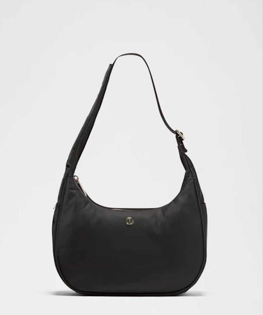 Lululemon City essentials bag L4 LN (Category: Shoulder Bags) located in San Juan, La Union. Submitted by clothedbyaya (Listing ID 1462613333, Image 2). Description: ✨ CANADA PRE-ORDER PASABAY ✨ 📌 Order Details & Payment Terms Deposit: 60% Downpayment required to reserve your item Balance: Remaining balance payable within 2 months Dispatch: Item will be shipped immediately once fully paid 🚚 Shipping Options FREE Air Cargo: via LBC (Pouch size O