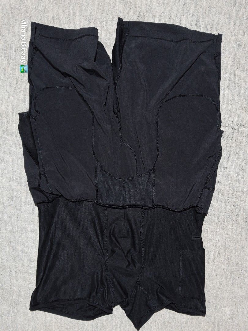 Lululemon Men's T.H.E. Short 9" Lined Black Large (Category: Shorts) located in Valencia. Submitted by mhano_bidaay_outdoors_218 (Listing ID 1462557924, Image 3). Description: - Lululemon Men's T.H.E. Short 9" Lined - Waist: Fits 35"-37" - Length: 19.5" - Leg Opening: 11" - Material: Quick-drying fabric - Condition: Excellent, 9/10 color rating - Note: Subtle red mark, does not affect performance.