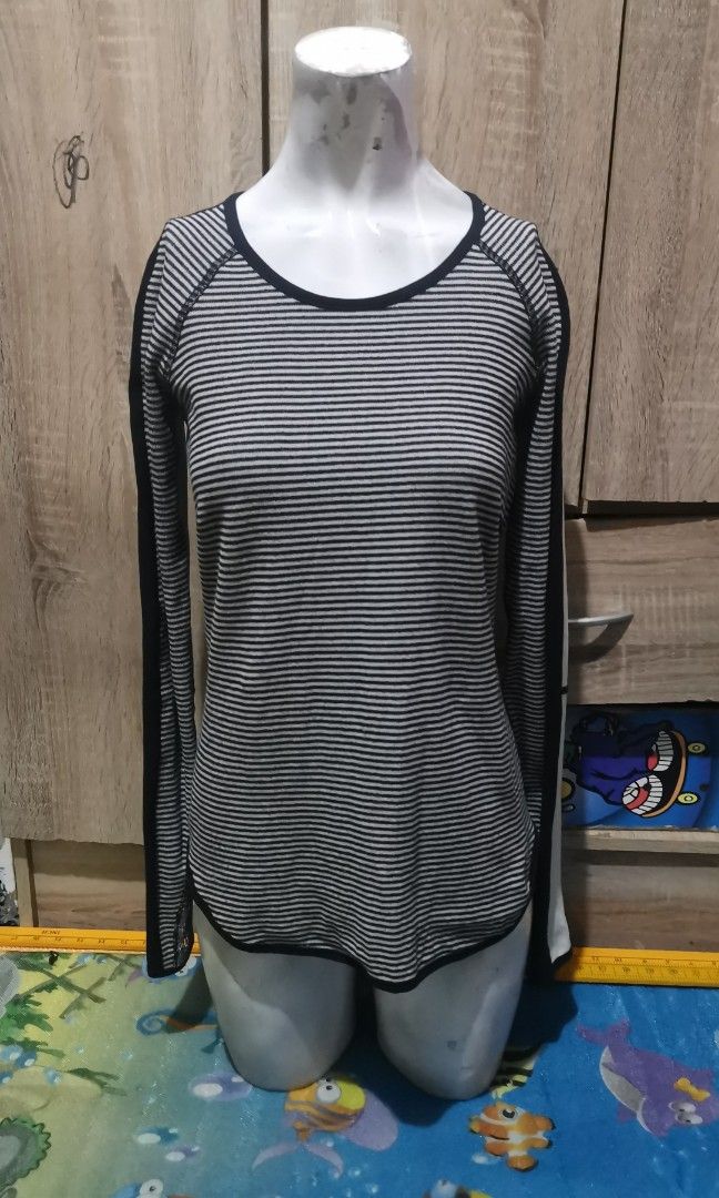 Lululemon stripe long sleeve (Category: Longsleeves) located in San Pedro. Submitted by thriftersthrift (Listing ID 1462467615, Image 1). Description: Width(inches) :15 Length(inches) :24 Good condition Already wash Color rate : 9.5 /10 🌵ALL ITEMS ARE FROM UKAY BALE SO MANAGE YOUR EXPECTATION 🌵 ASK SELLER FOR MORE INFORMATION COLOR MAY CHANGE TRU LIGHTING.