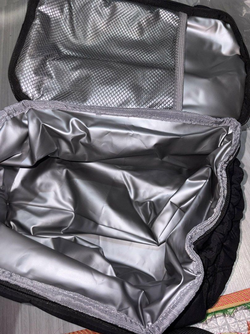 Lunch bag (Category: Food Organization & Storage) located in Manila. Submitted by dcs_collection (Listing ID 1462450207, Image 2). Description: New! Quality lunch bag insulated Marami pwede ilagay may compartment.