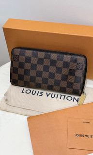 (Category: ) located in . Submitted by toryluxebags (Listing ID 1462650844, Image 1). Description: .