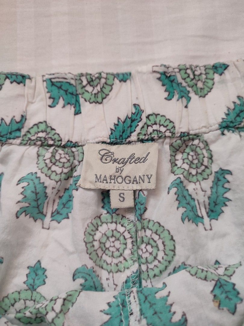Mahogany Printed Cotton Lounge Shorts (Category: Shorts) located in Jaen. Submitted by roxantiago (Listing ID 1462651114, Image 3). Description: - Pretty green floral print on mahogany fabric - Made from 100% breathable cotton - Comfortable elastic waistband with drawstring tie - Convenient side pockets - Ideal for lounging or sleeping - Proudly made in India.
