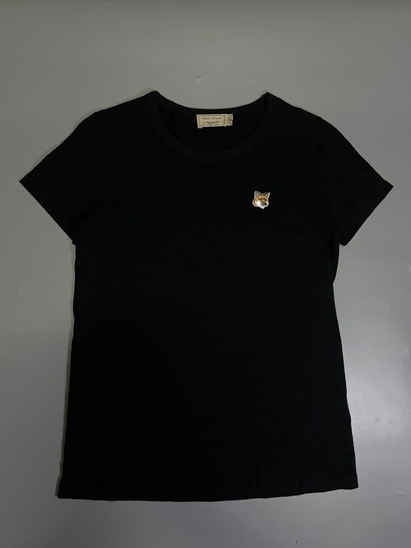 Maison Kitsuné Fox Head Patch Classic T-Shirt (Category: Luxury Apparel) located in Bocaue. Submitted by mosthighcollective (Listing ID 1462559742, Image 1). Description: Maison Kitsuné Fox Head Patch Classic T-Shirt Size: M on tag Dimes: 18 width 26 length Excellent condition No issue 1200 only Dm me to purchase 📥.