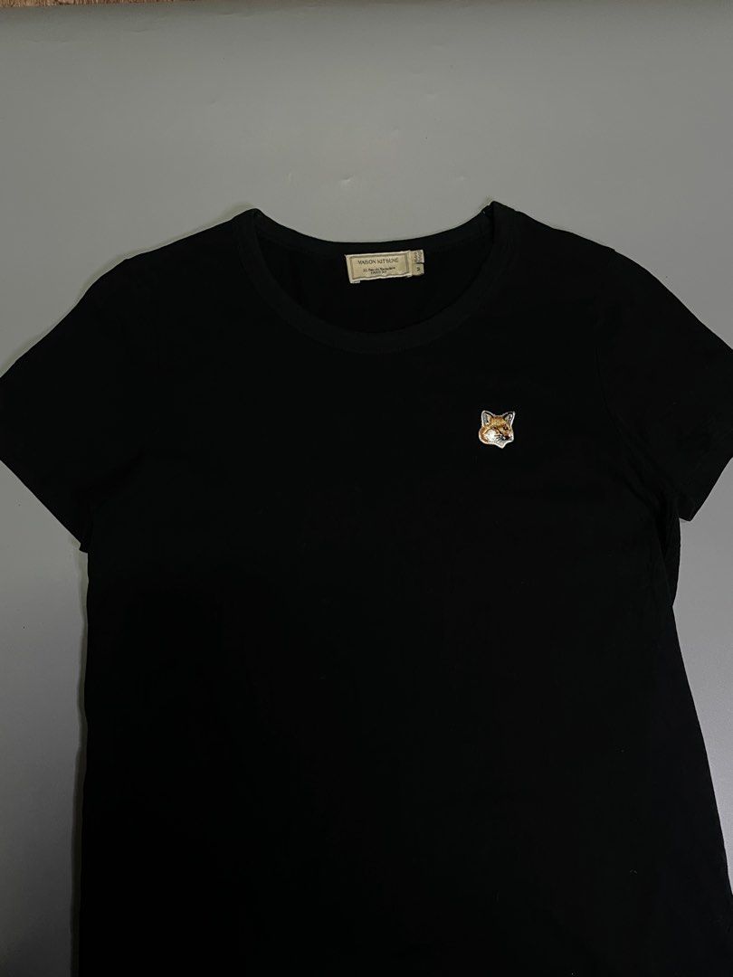 Maison Kitsuné Fox Head Patch Classic T-Shirt (Category: Luxury Apparel) located in Bocaue. Submitted by mosthighcollective (Listing ID 1462559742, Image 3). Description: Maison Kitsuné Fox Head Patch Classic T-Shirt Size: M on tag Dimes: 18 width 26 length Excellent condition No issue 1200 only Dm me to purchase 📥.
