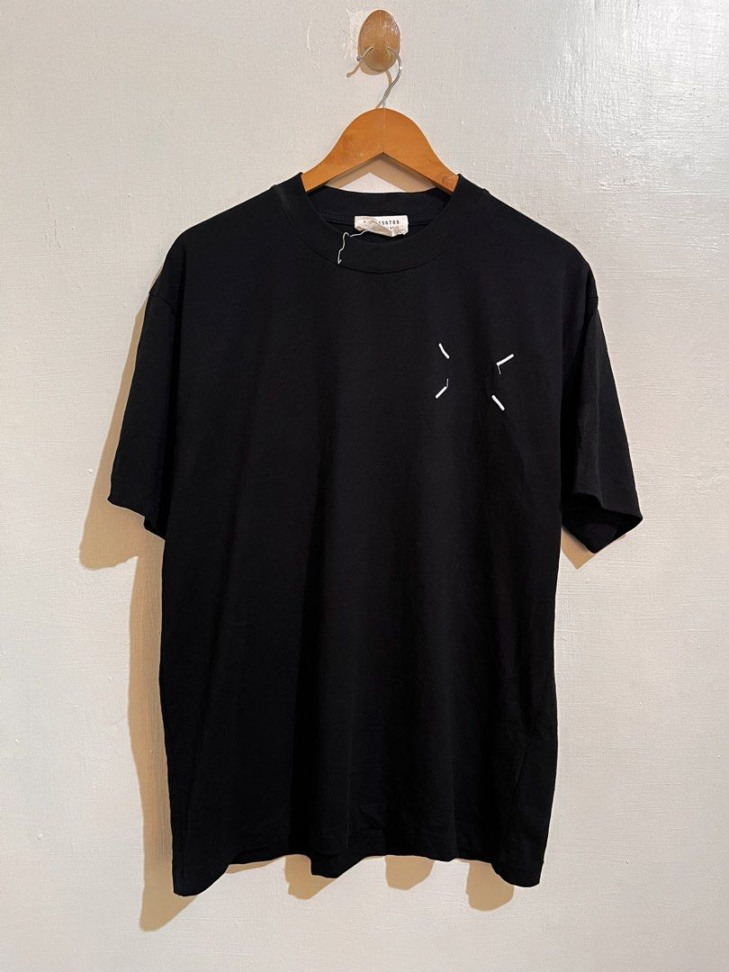 MAISON MARGIELA (Category: Activewear) located in Sagay. Submitted by jan_arvene (Listing ID 1462546605, Image 1). Description: 📌 MM 28” length 22.5” width Good condition and color rate Merong puti2 sa neck line Needs wash only Pm.