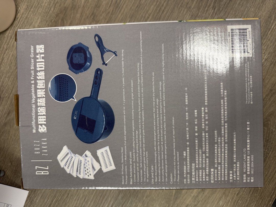 Manning Buzz Zakka 多用途刨絲切片器連削皮器 （分類：刀和砧板）位於 Hong Kong。 由 collectionkroller 提交（商品編號 1462550688，圖片 2）。簡介： 係 Buzz Zakka 嘅多用途蔬菜水果刨絲切片器，一套有齊唔同嘅刨絲刀片同埋一個削皮器。可以刨絲、切片，仲有容器裝住啲嘢，乾淨又方便。屋企煮餸必備，慳水慳力。。
