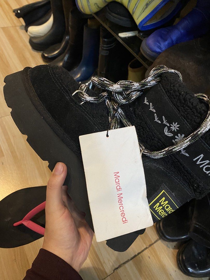 Mardi Mercredi Black Platform Boots (Category: Boots) located in Baguio. Submitted by workwear2600 (Listing ID 1462521885, Image 3). Description: - Mardi Mercredi black platform boots - Cozy sherpa lining for warmth - Lace-up closure - Platform sole for added height - Cute floral embroidery detail on the side - Comes with original tag - Ideal for colder weather -Size 29cm outsole.