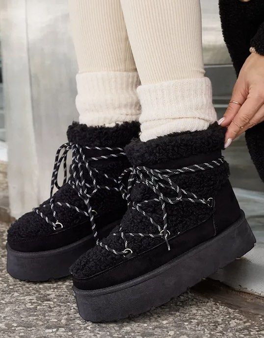 Mardi Mercredi Black Platform Boots (Category: Boots) located in Baguio. Submitted by workwear2600 (Listing ID 1462521885, Image 2). Description: - Mardi Mercredi black platform boots - Cozy sherpa lining for warmth - Lace-up closure - Platform sole for added height - Cute floral embroidery detail on the side - Comes with original tag - Ideal for colder weather -Size 29cm outsole.
