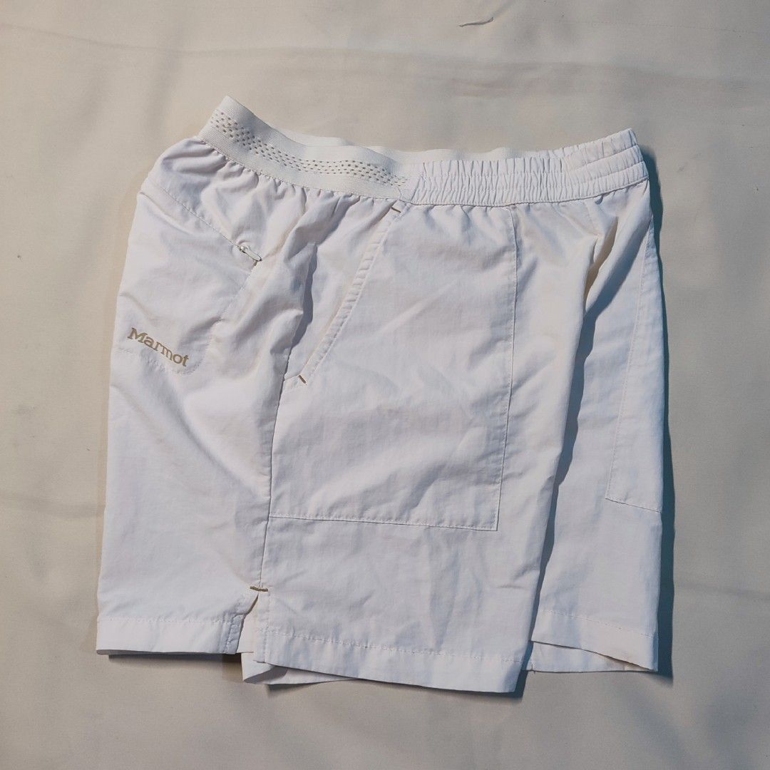 MARMOT above the knee short (Category: Shorts) located in Tarlac. Submitted by joel_dat_kom_187 (Listing ID 1462512638, Image 3). Description: MARMOT above the knee short excellent used condition 9.5 up / 10 colorate 9.5 up / 10 condition light weight quickly dry size small 28-30 W 14.5 L 10.5 hems verry good for gym no flaws.