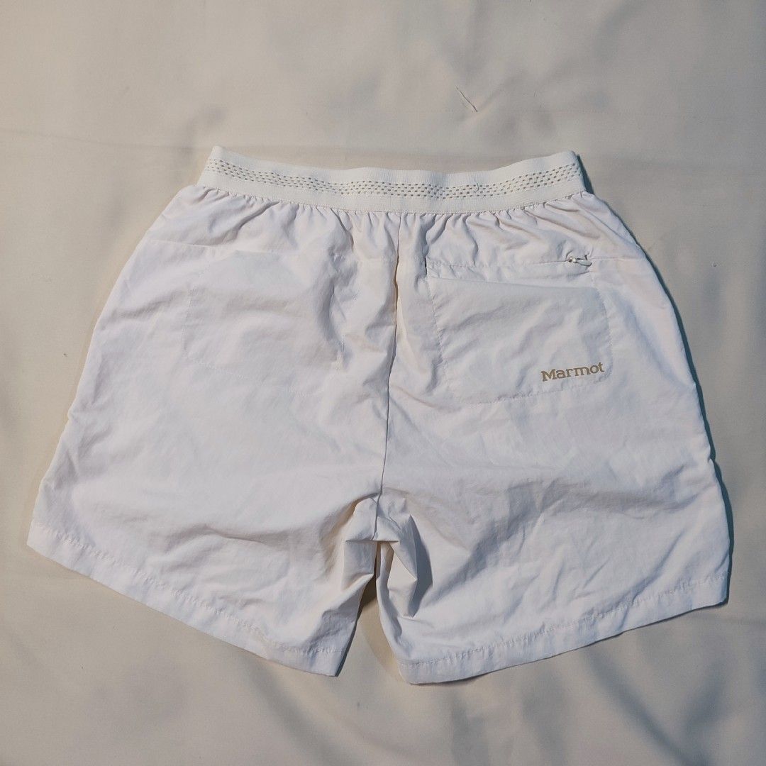 MARMOT above the knee short (Category: Shorts) located in Tarlac. Submitted by joel_dat_kom_187 (Listing ID 1462512638, Image 2). Description: MARMOT above the knee short excellent used condition 9.5 up / 10 colorate 9.5 up / 10 condition light weight quickly dry size small 28-30 W 14.5 L 10.5 hems verry good for gym no flaws.