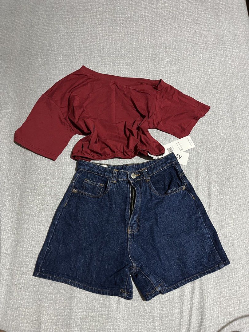 Maroon Cropped Top (Category: Sets or Coordinates) located in Manila. Submitted by az0r_ (Listing ID 1462508169, Image 1). Description: - Cute maroon cropped top with elastic hem.