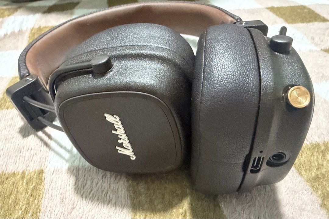 Marshall Major IV Bluetooth Headphones Brown (Category: Headphones & Headsets) located in Quezon City. Submitted by hannah_bookshop (Listing ID 1462556426, Image 1). Description: - Marshall Major IV Wireless Bluetooth Headphones - Color: Brown - Excellent sound quality - Includes: Charging cable, Audio cable, User manual -Free Case Only used 3x. Pristine condition..