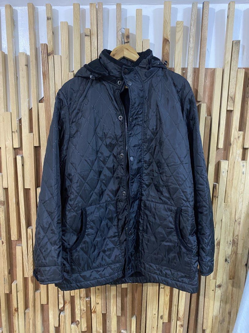 Massimo Dutti Quilted Jacket with Hood (Category: Coats, Jackets and Outerwear) located in Mabalacat. Submitted by calmrabbit.ae2127 (Listing ID 1462526286, Image 1). Description: .