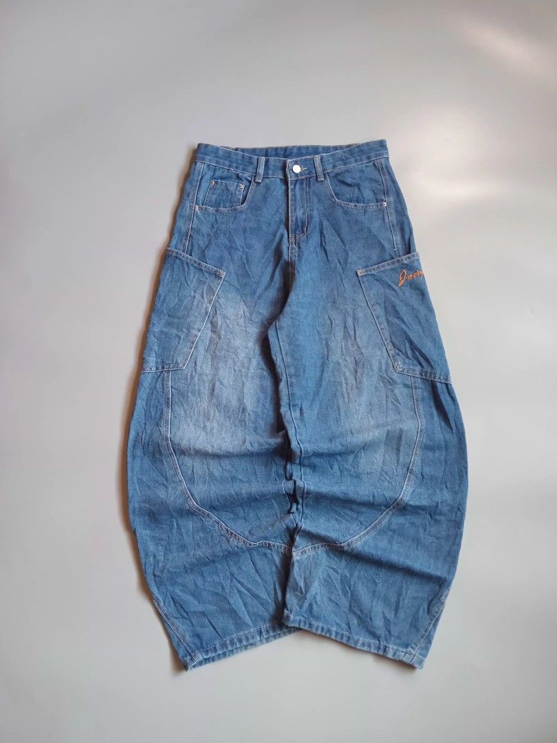 massive side pockets baggy pants (Category: Jeans) located in San Isidro. Submitted by lagloots (Listing ID 1462615749, Image 1). Description: size 30 length 41 thigh 13.5 hem 10.5 stain issue already washed.