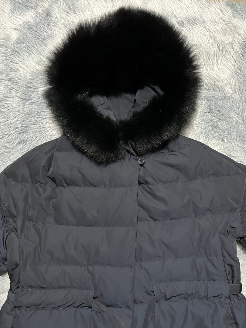 Max Mara Reversible Puffer Jacket (Category: Coats, Jackets and Outerwear) located in Sasmuan (Sexmoan). Submitted by winterclothes.ph (Listing ID 1462647029, Image 2). Description: Max Mara Reversible Puffer Jacket Detachable Sleeve Us 10 on tag Width 19.5 Length 24 Excellent Condition.
