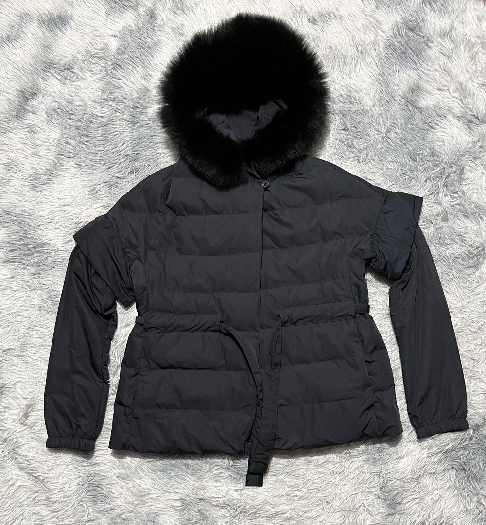 Max Mara Reversible Puffer Jacket (Category: Coats, Jackets and Outerwear) located in Sasmuan (Sexmoan). Submitted by winterclothes.ph (Listing ID 1462647029, Image 1). Description: Max Mara Reversible Puffer Jacket Detachable Sleeve Us 10 on tag Width 19.5 Length 24 Excellent Condition.