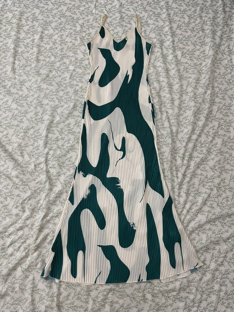 maxi/bodycon dress (Category: Dresses) located in Legazpi City. Submitted by aleiahxophia (Listing ID 1462600842, Image 1). Description: xs to small | dm for when worn pics.